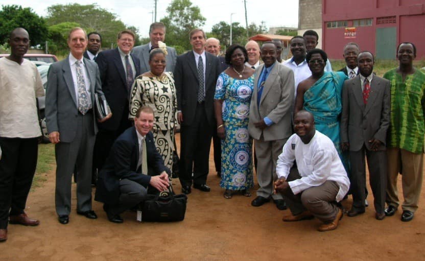 陳爽 理事 - 迦納贈經